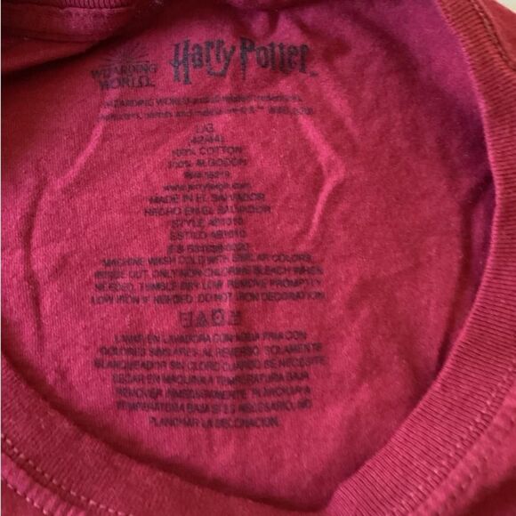 Harry Potter  Wizarding World Gryffindor Men’s Size Large 100% Cotton T-Shirt - Picture 3 of 7